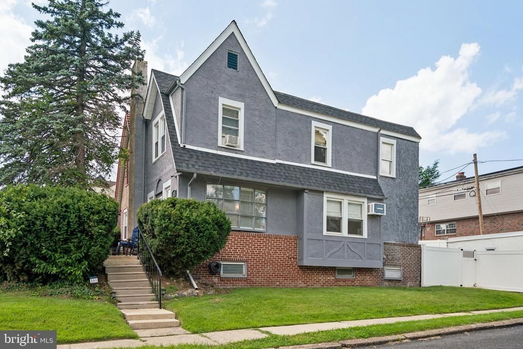 251 W ESSEX AVENUE, LANSDOWNE, PA 19050