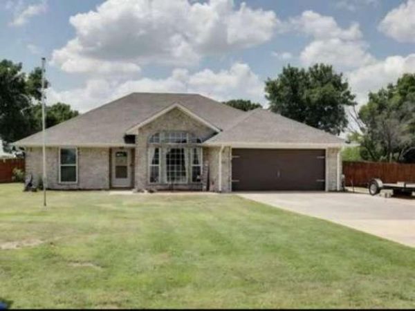 10 SW Bradbury Circle, Lawton, OK 73505