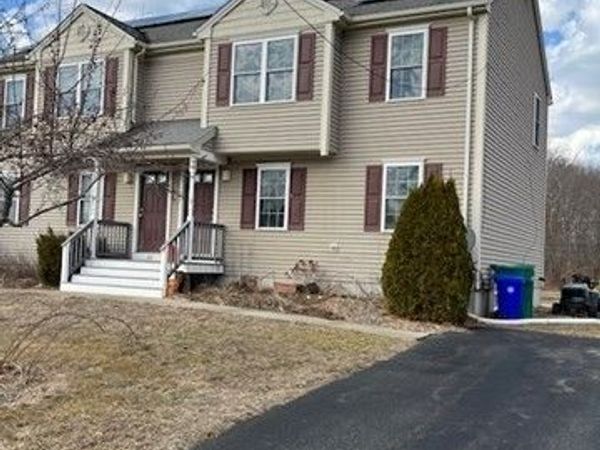 28 Harriet Thayer Dr, Unit 28, Attleboro, MA 02703