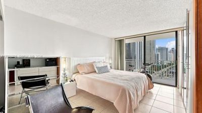 210 174 St , Unit 2401, Sunny Isles Beach, FL 33160 Photo