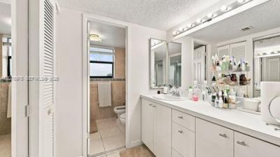 210 174 St , Unit 2401, Sunny Isles Beach, FL 33160 Photo