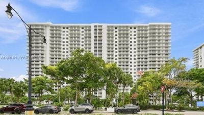 210 174 St , Unit 2401, Sunny Isles Beach, FL 33160 Photo