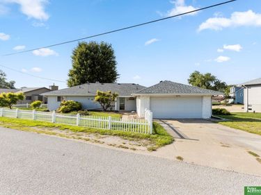 2702 Annabelle Drive, Bellevue, NE 68123