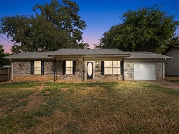 10204 Rolling Pines Drive, Tyler, TX 75707
