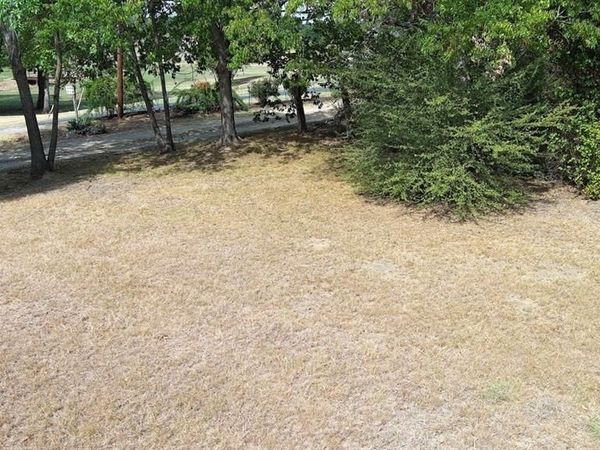 301 E Walnut Street , Mabank, TX 75147