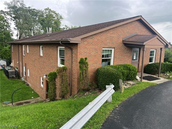 1 Halloran Park Lane , St Clairsville, OH 43950