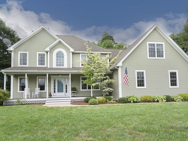 107 Old School House Rd, Oakham, MA 01068