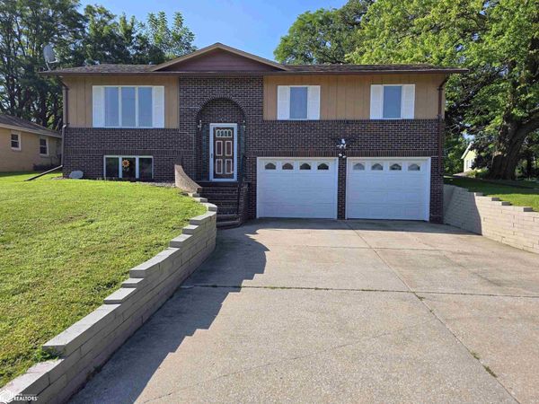 918 W Adair Street, Creston, IA 50801