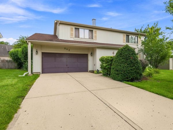 982 Valleyview Drive , Bartlett, IL 60103
