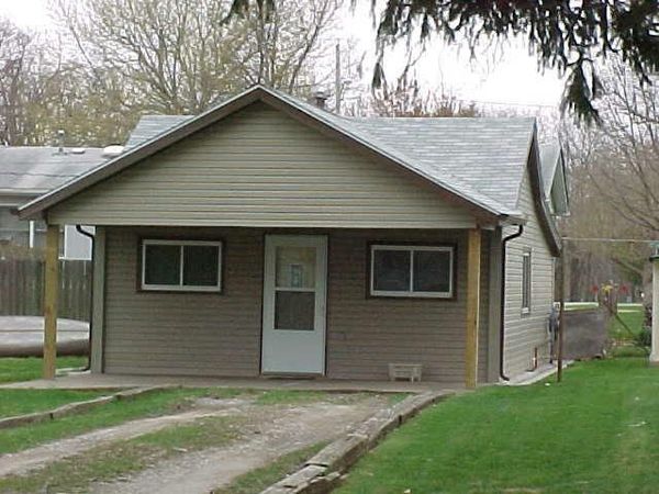 3207 4TH Street , Moline, IL 61265