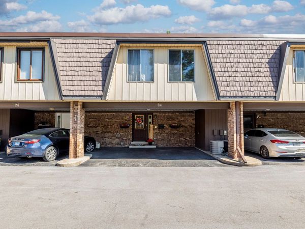 24 Cour Madeleine Court , Palos Hills, IL 60465
