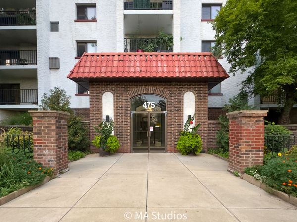 475 PLUM CREEK Drive, Unit 107, Wheeling, IL 60090
