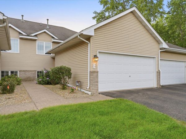 10605 44th Avenue N, Unit E, Plymouth, MN 55442