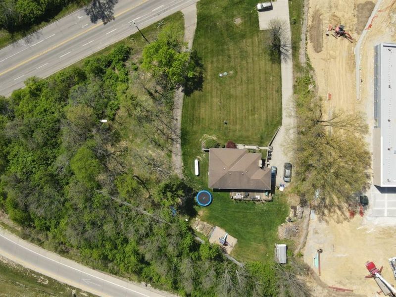 712 W Galbraith Road, Springfield Township, OH 45231 Photo 2