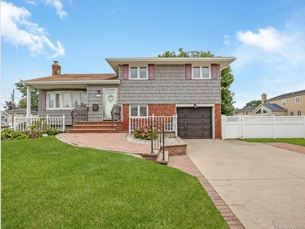 162 Washington Street , Farmingdale, NY 11735