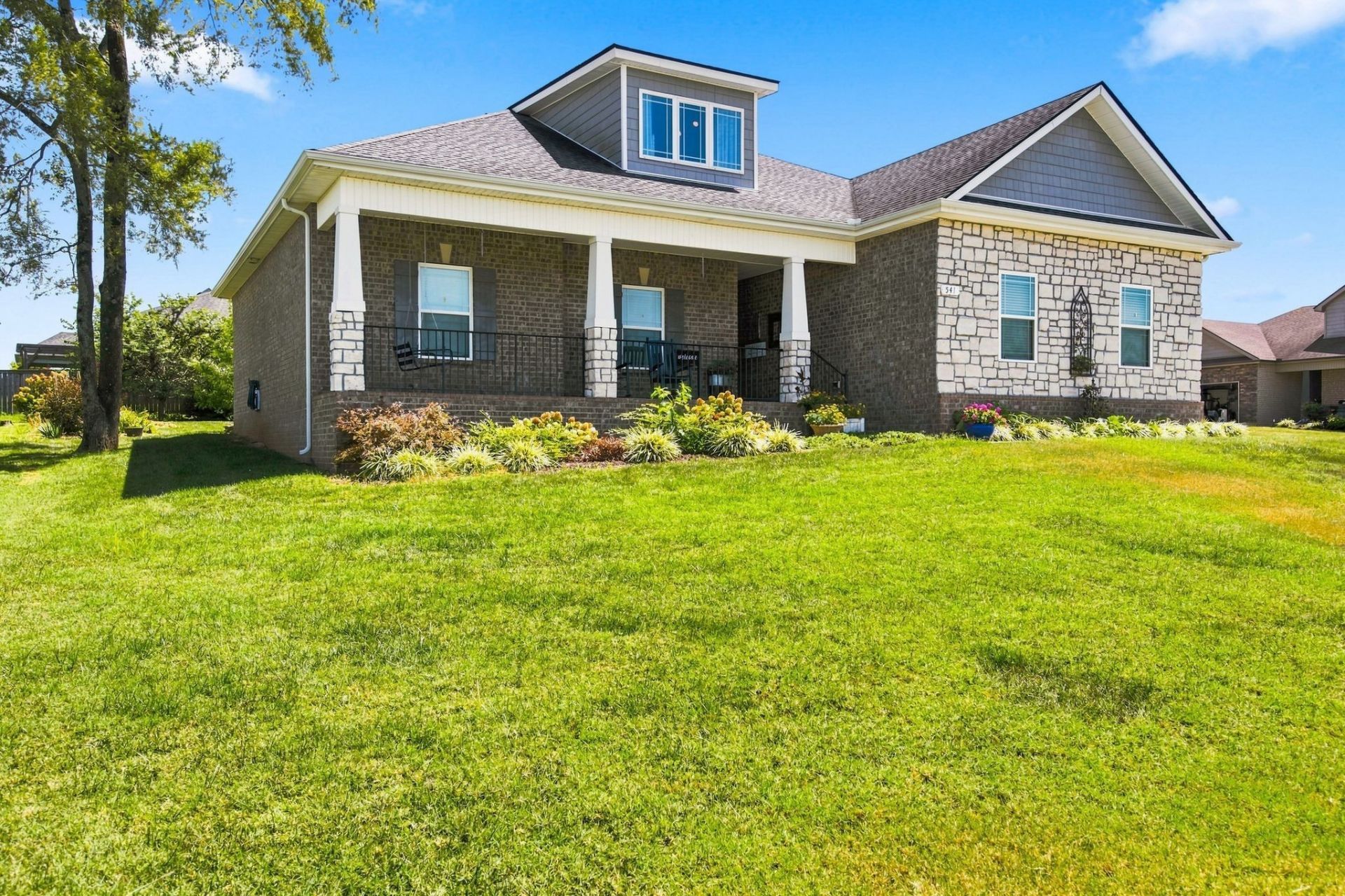 541 Sapphire Dr, Murfreesboro, TN 37128 Main Photo