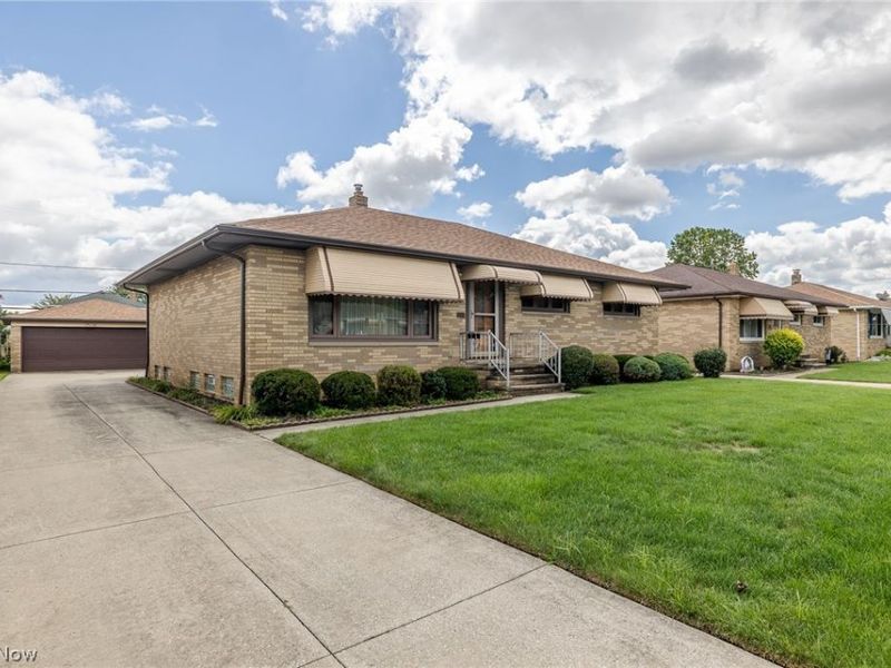 4751 Forest Edge Drive, Brooklyn, OH 44144 Photo 2