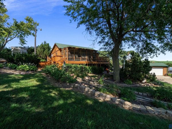 47766 283rd St, Canton, SD 57013
