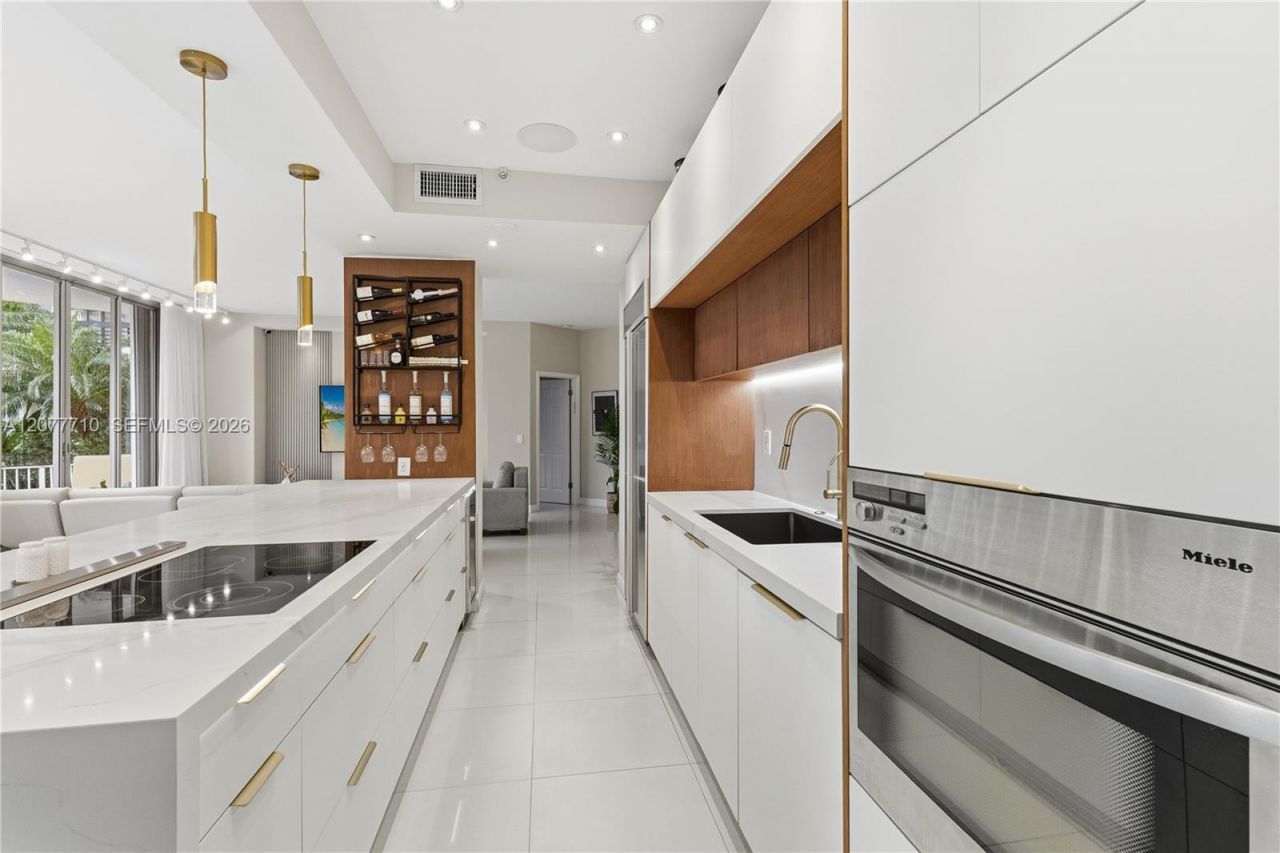 3500 Mystic Pointe Dr , Unit 104, Aventura, FL 33180 Photo