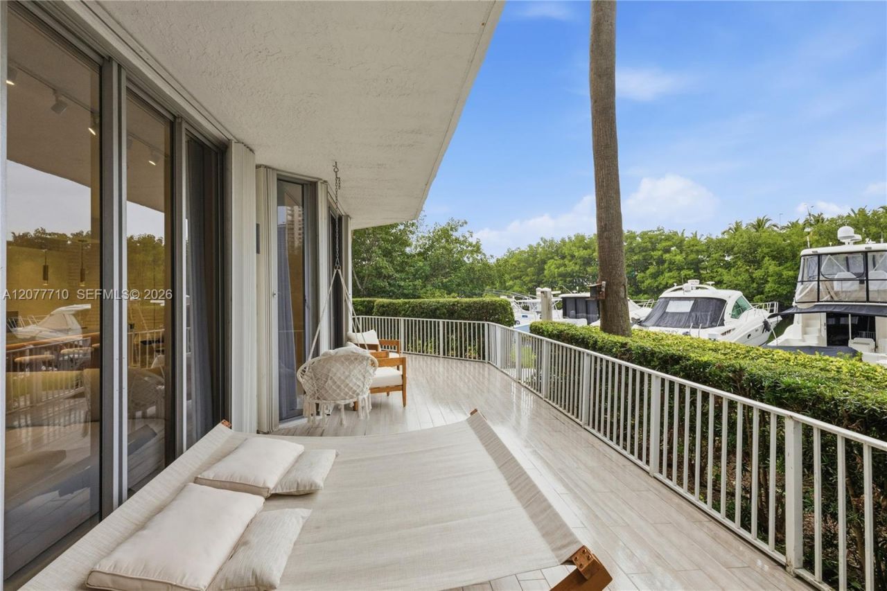 3500 Mystic Pointe Dr , Unit 104, Aventura, FL 33180 Photo