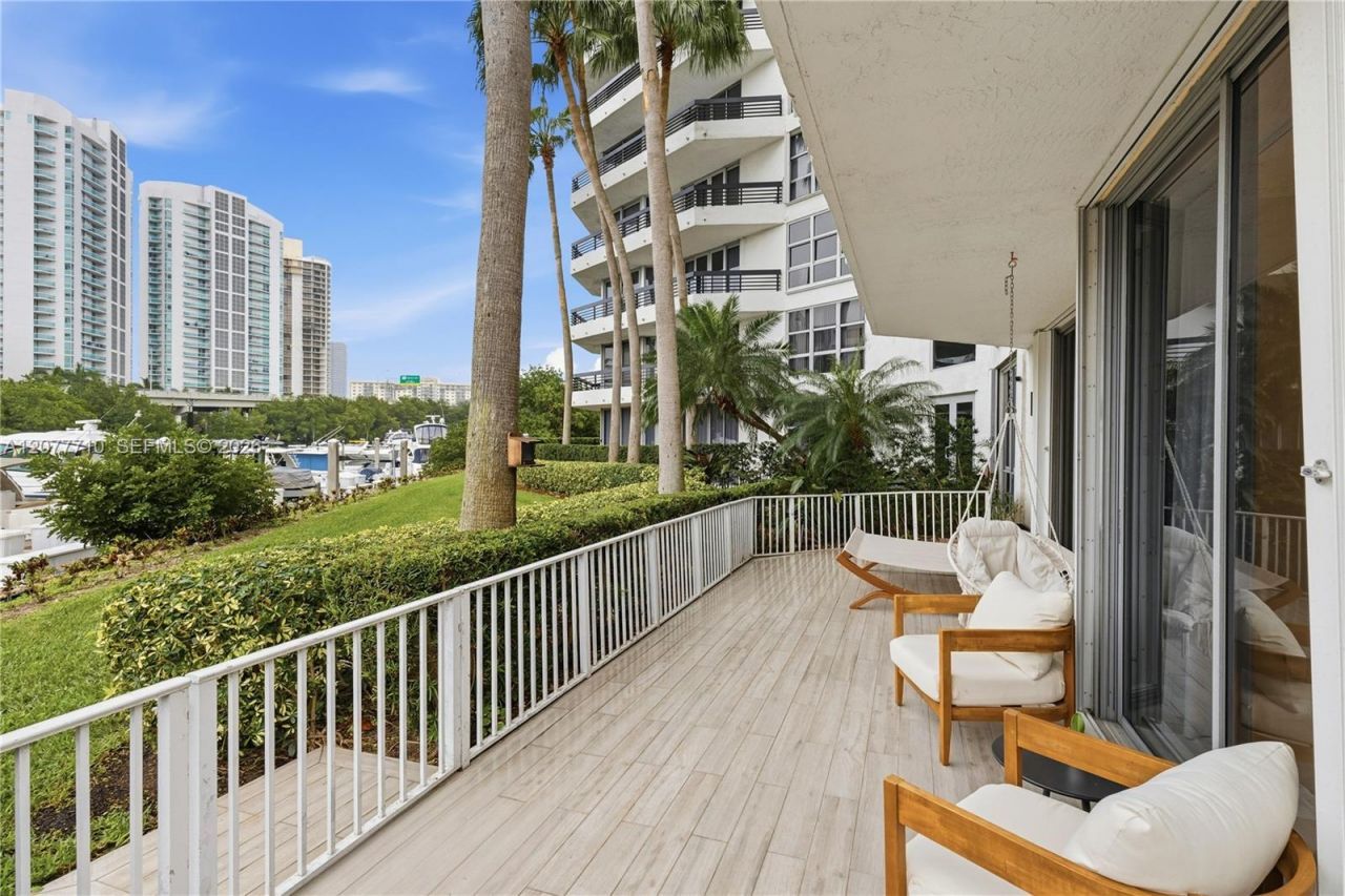 3500 Mystic Pointe Dr , Unit 104, Aventura, FL 33180 Photo