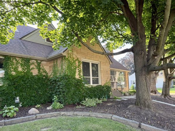 223 Ruth Place , Clinton, IA 52372