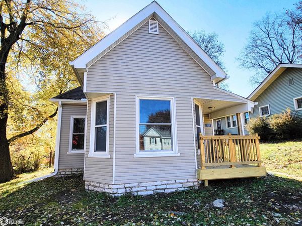 328 E Maple Avenue, Ottumwa, IA 52501