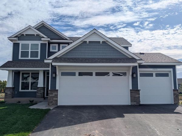 7975 41st Street N, Oakdale, MN 55128