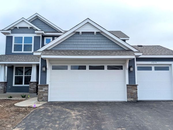 7975 41st Street N, Oakdale, MN 55128