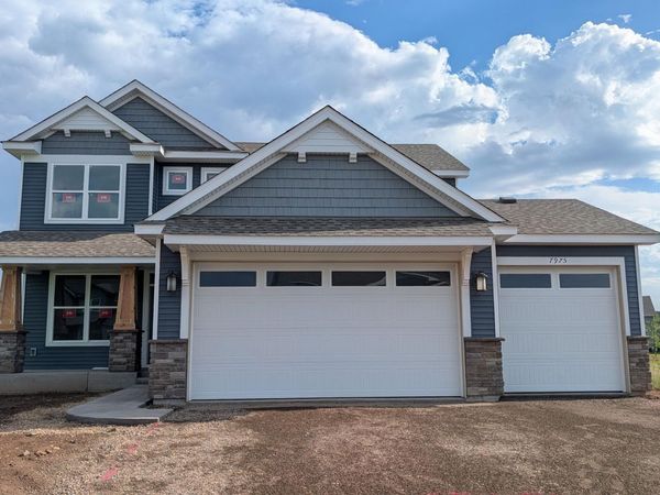 7975 41st Street N, Oakdale, MN 55128