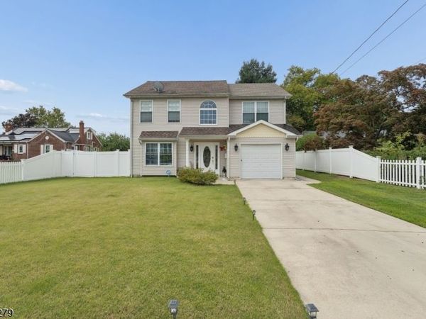 531 Manor Rd, Beverly, NJ 08010