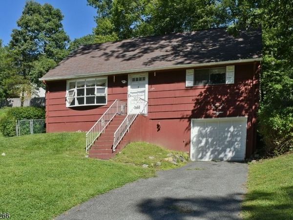 194 Tomahawk Trl, Byram, NJ 07871