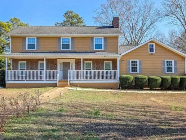 3944 Thornhill Drive SW, Lilburn, GA 30047