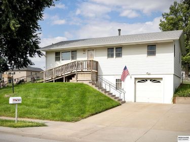 7614 Chandler Acres Drive, Bellevue, NE 68147