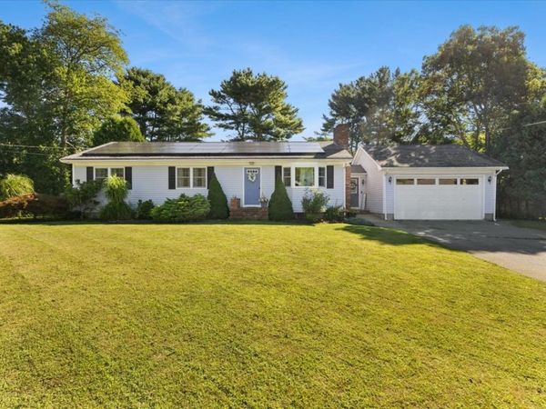 16 Green Meadow Dr, Acushnet, MA 02743