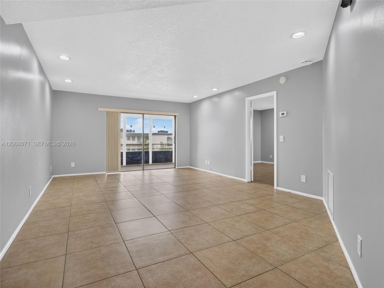 4140 NW 44th Ave , Unit 408, Lauderdale Lakes, FL 33319 Photo