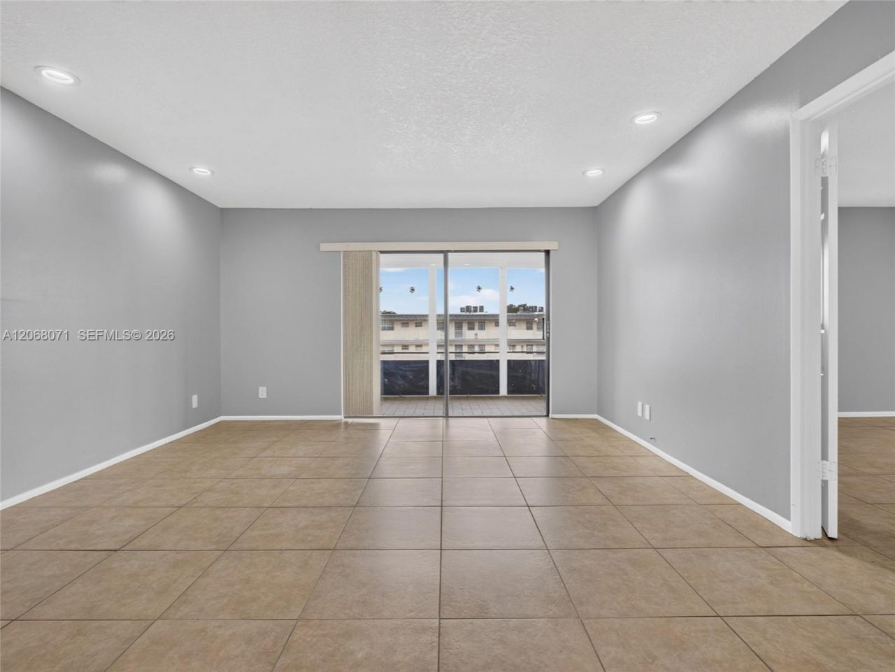 4140 NW 44th Ave , Unit 408, Lauderdale Lakes, FL 33319 Photo