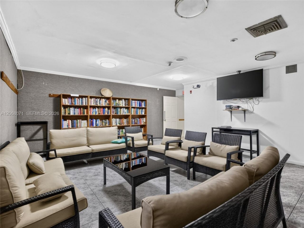 4140 NW 44th Ave , Unit 408, Lauderdale Lakes, FL 33319 Photo