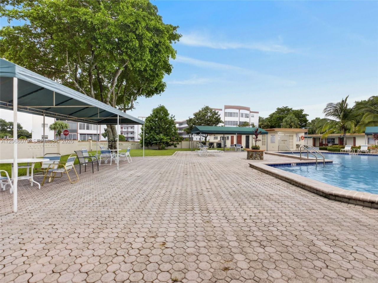 4140 NW 44th Ave , Unit 408, Lauderdale Lakes, FL 33319 Photo