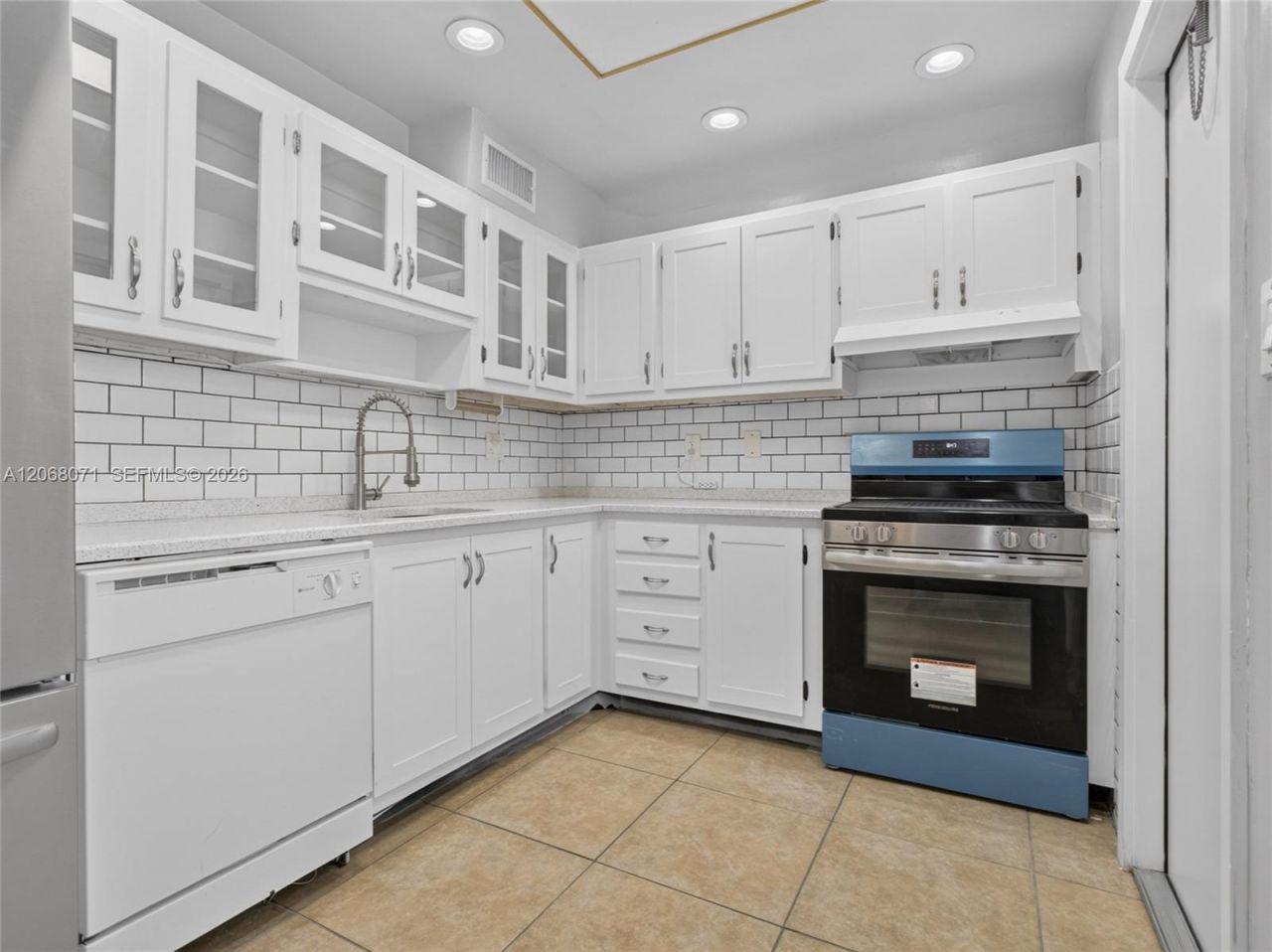 4140 NW 44th Ave , Unit 408, Lauderdale Lakes, FL 33319 Photo