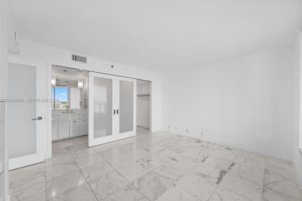 400 S Pointe Dr , Unit 1905, Miami Beach, FL 33139 Photo