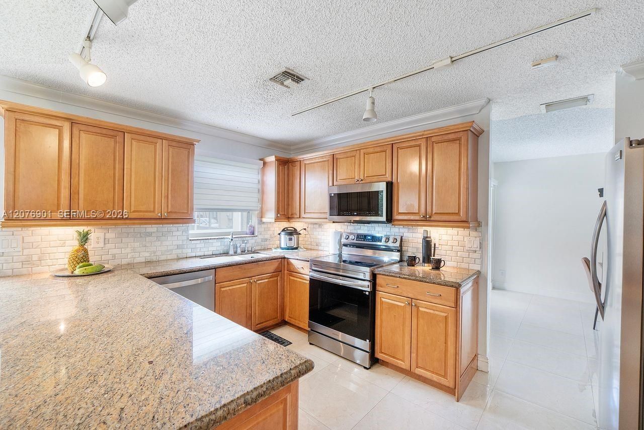 9602 NW 8th Cir, Plantation, FL 33324 Photo