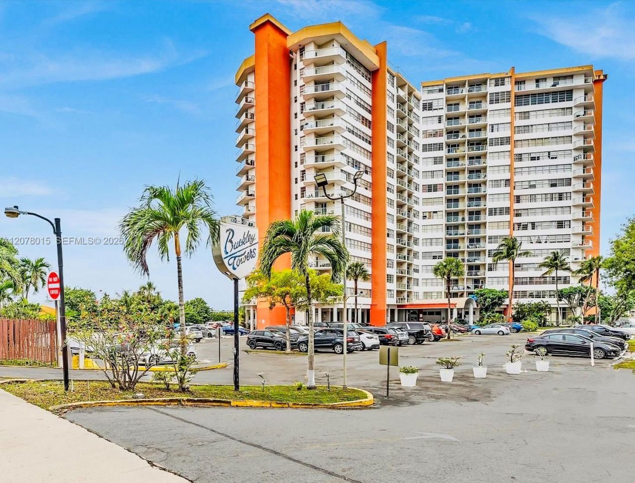 1301 NE Miami Gardens Dr, Unit 1406W, Miami, FL 33179 Photo
