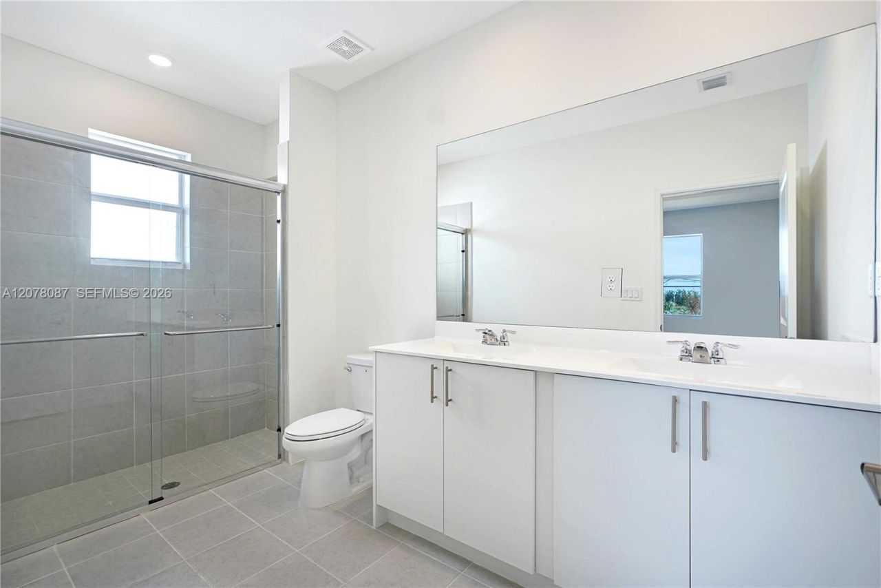18672 SW 136th Ct , Kendall, FL 33177 Photo