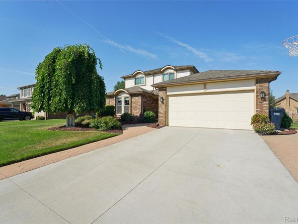39719 Lembke Drive , Sterling Heights, Mi 48313