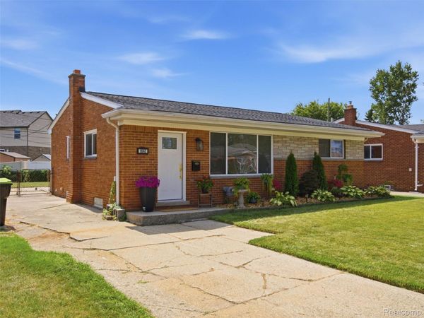 1640 Nottingham Drive, Madison Heights, Mi 48071