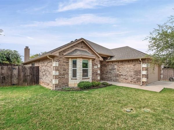 417 W 7th Street, Weatherford, TX 76086