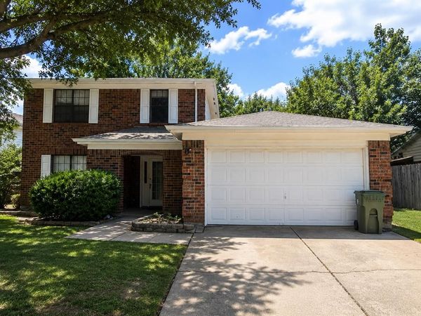 616 Valley Spring Drive , Arlington, TX 76018