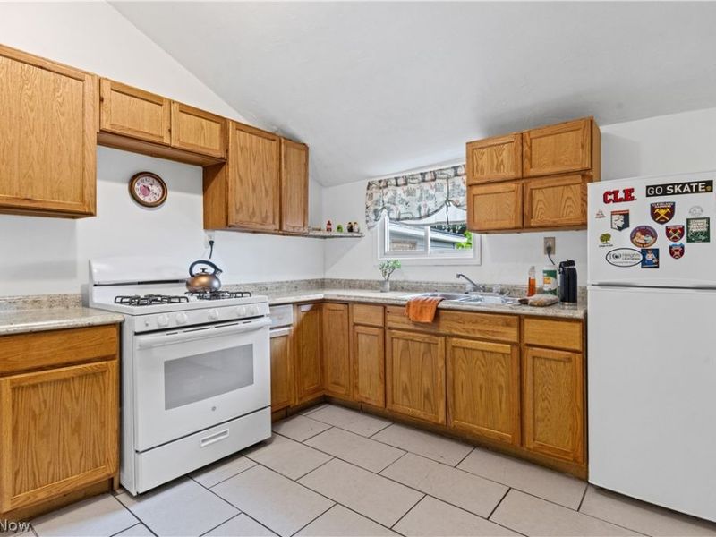 3417 Wade Avenue, Cleveland, OH 44113 Photo 2