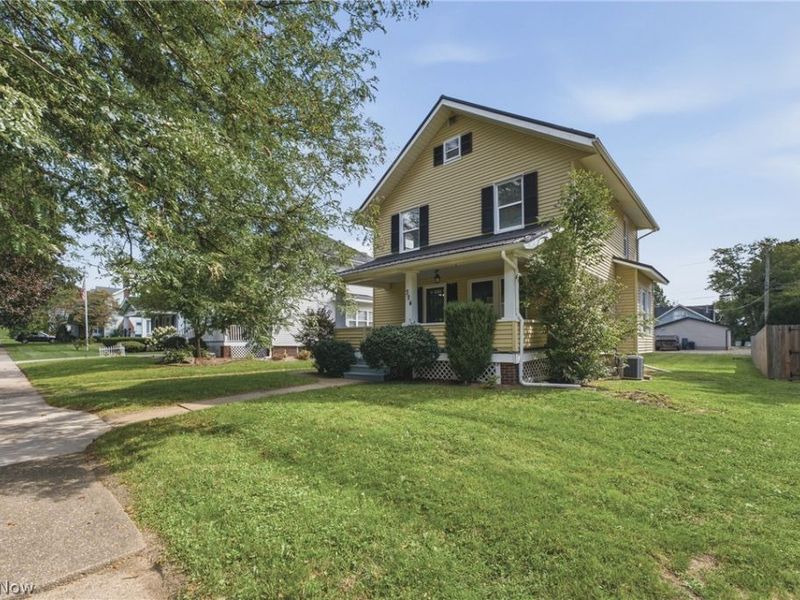 324 Tuscarawas Avenue NW, Brewster, OH 44613 Photo 2
